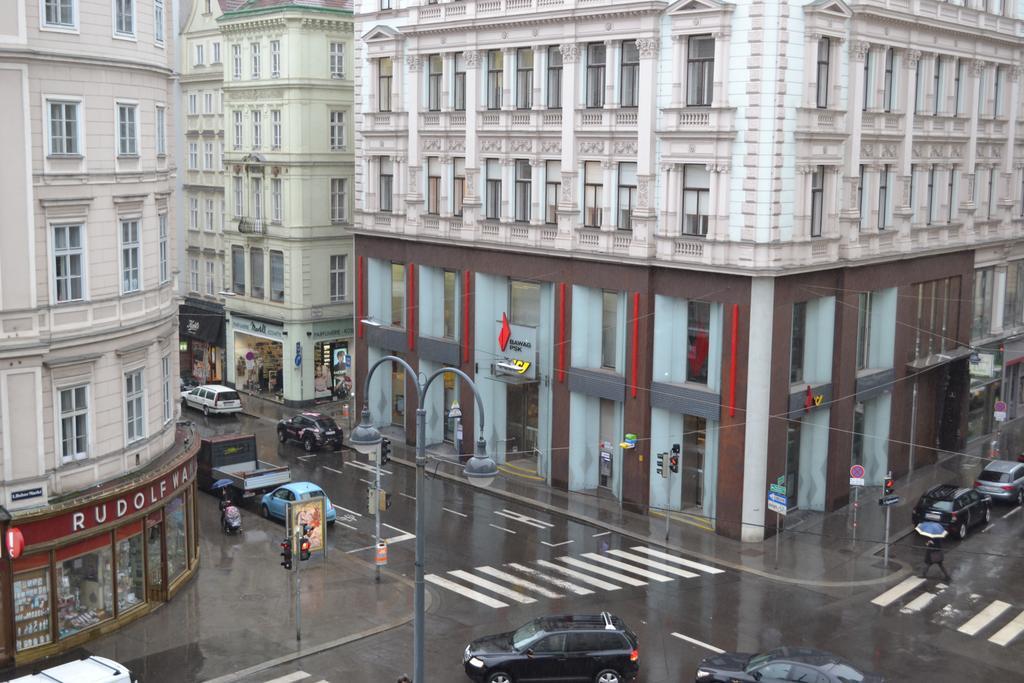 Goldfisch Apartment Hoher Markt Viena Quarto foto
